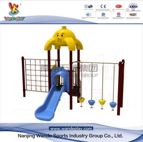Juego infantil al aire libre clásico con red de escalada