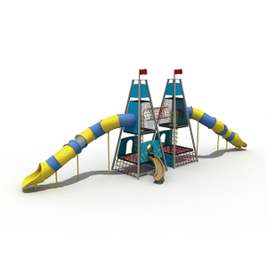 Zona de juegos de Triangle Rope Adventure Tower con torre de cohetes