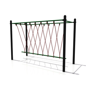 Patio al aire libre de la red de la cuerda que sube del puente para el entrenamiento físico