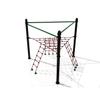 Patio de juegos al aire libre con red de cuerda de escalada triangular para ejercicio